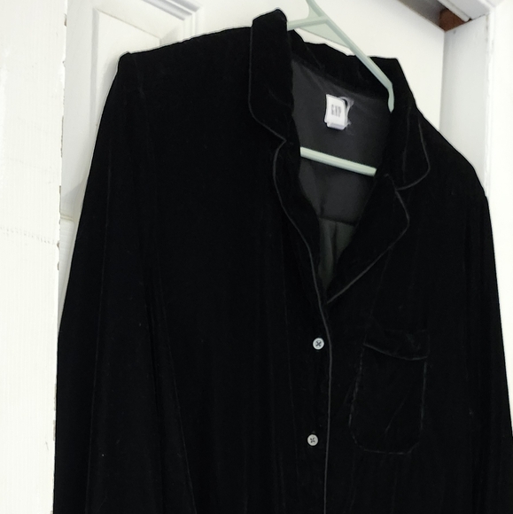 Womens Gap Black Velvet shirt jacket. Button Front, Pocket, Great Over Jeans - Picture 1 of 7